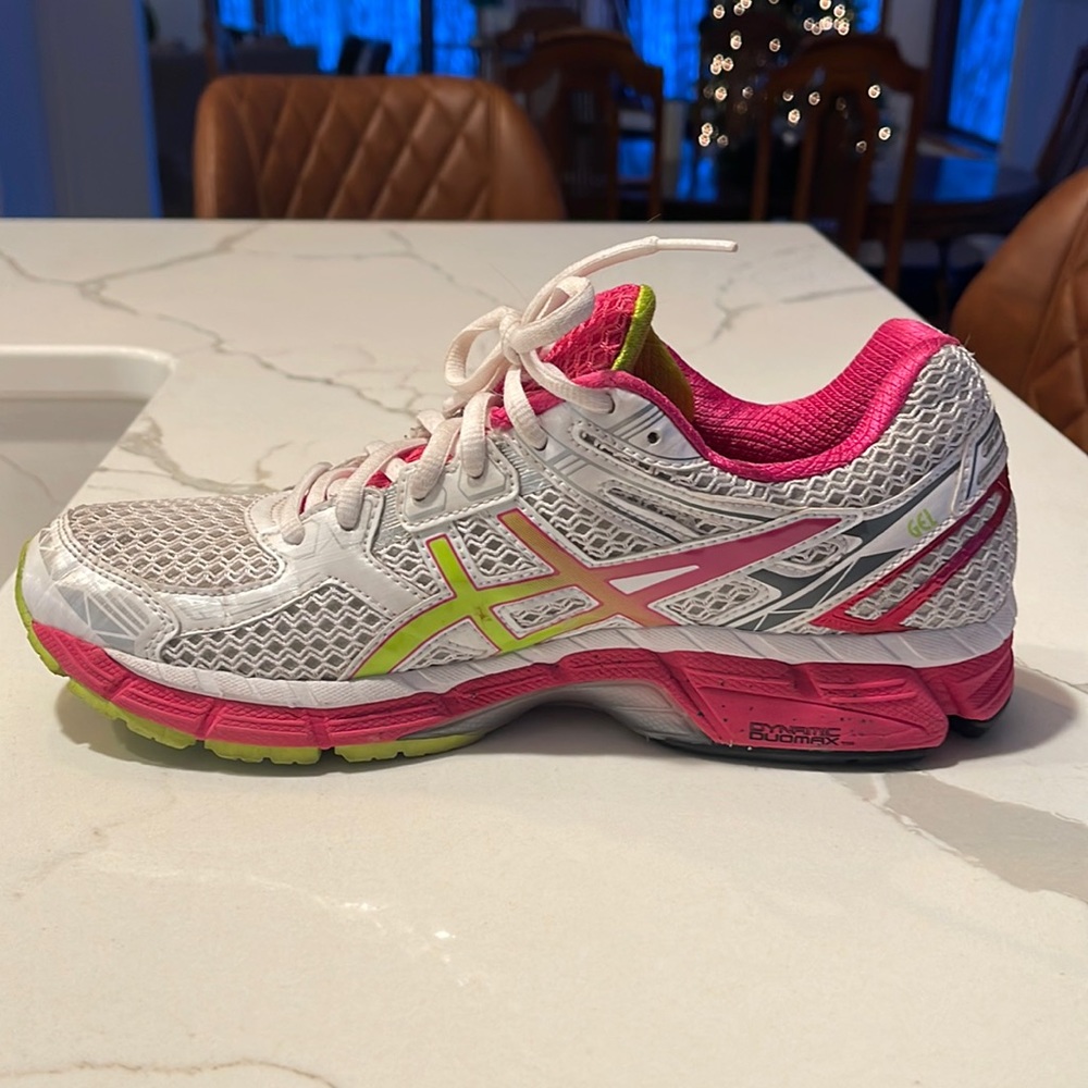 Asics T3P8N. Barely worn.
